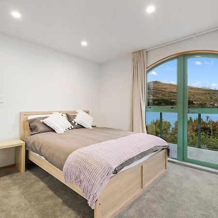 Huge Lakefront Delight - Queenstown Holiday Home Ngoại thất bức ảnh