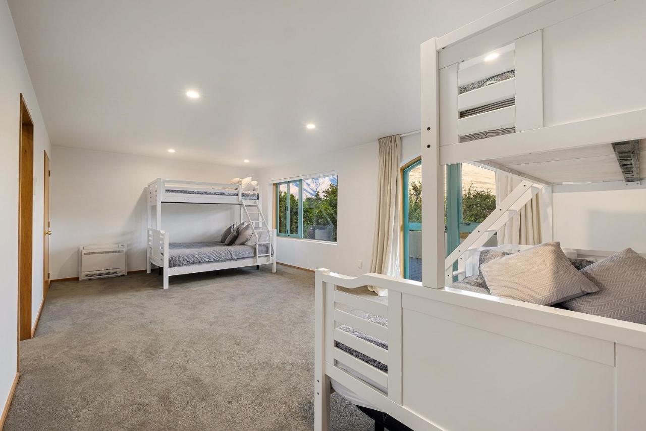 Huge Lakefront Delight - Queenstown Holiday Home Ngoại thất bức ảnh