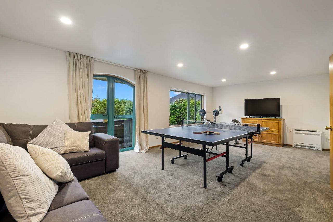 Huge Lakefront Delight - Queenstown Holiday Home Ngoại thất bức ảnh